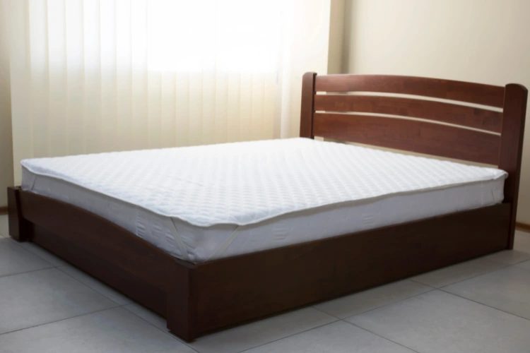 Cama a medida de madera